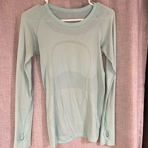 Lululemon top